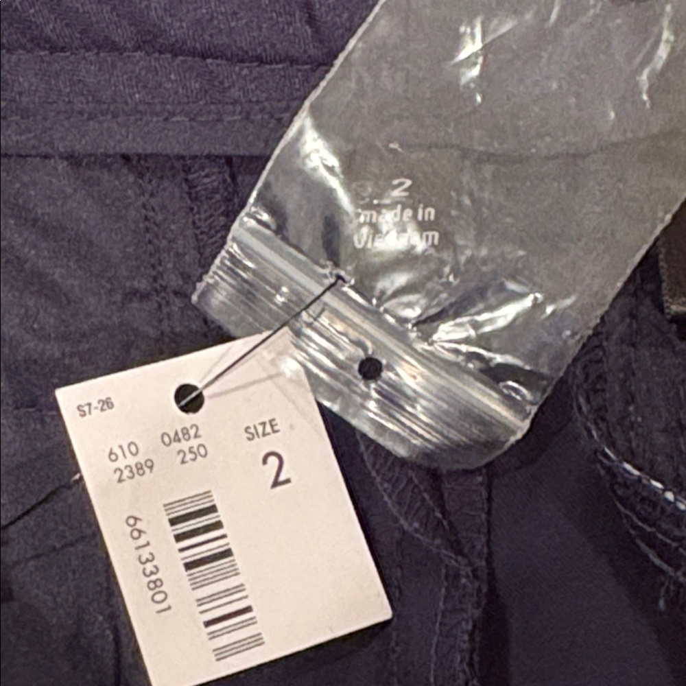 NWT The Limited Navy Women's Shorts, Cotton blend, Tailored, 5” inseam, 2 - Picture 7 of 8